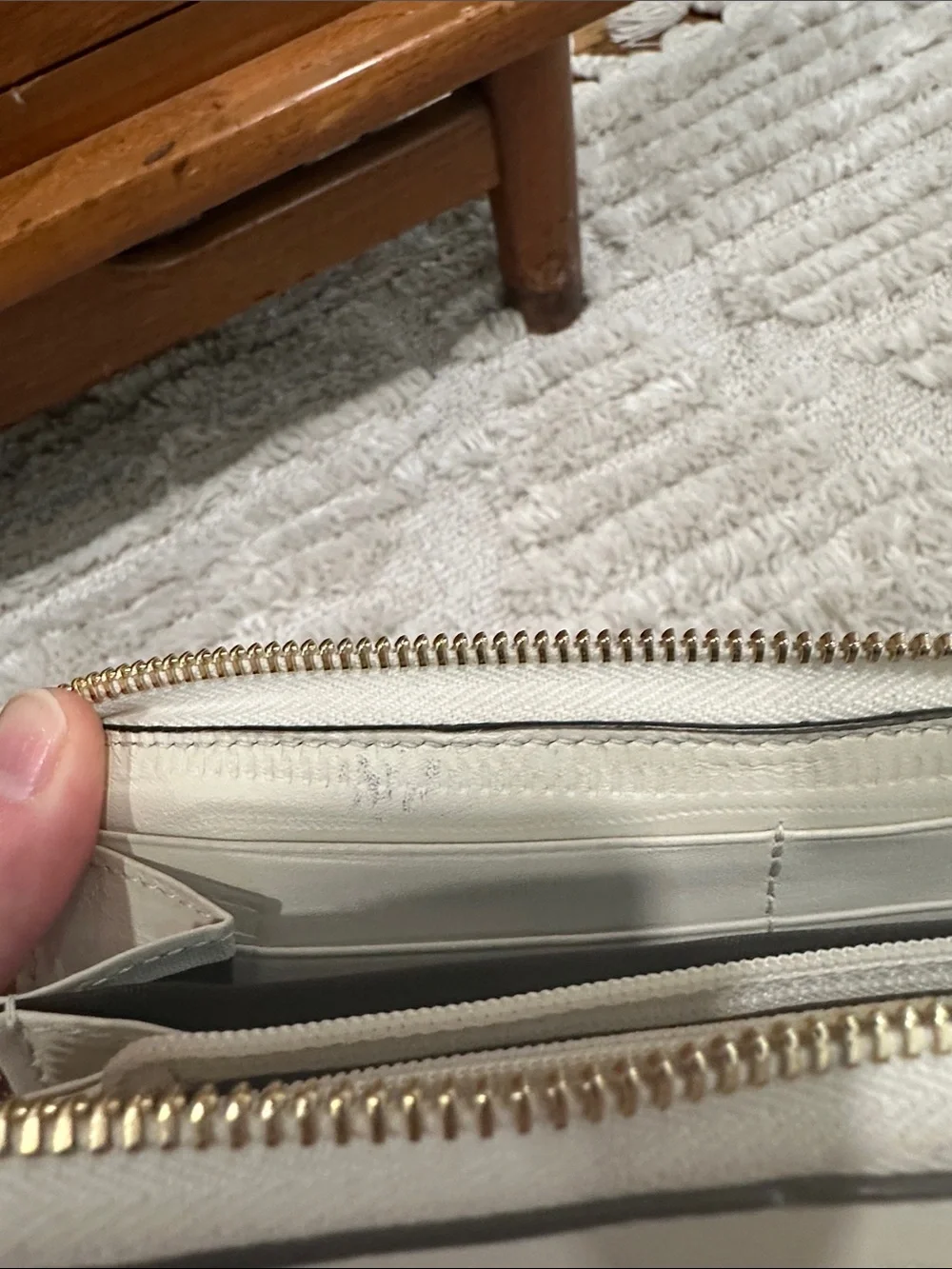 Gucci Sylvie Rose White Embroidered Zip Wallet with Gold Buckle